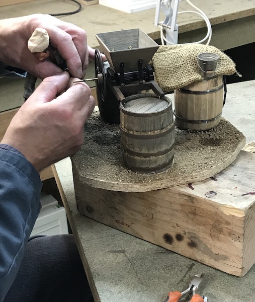 Maquettiste au travail
